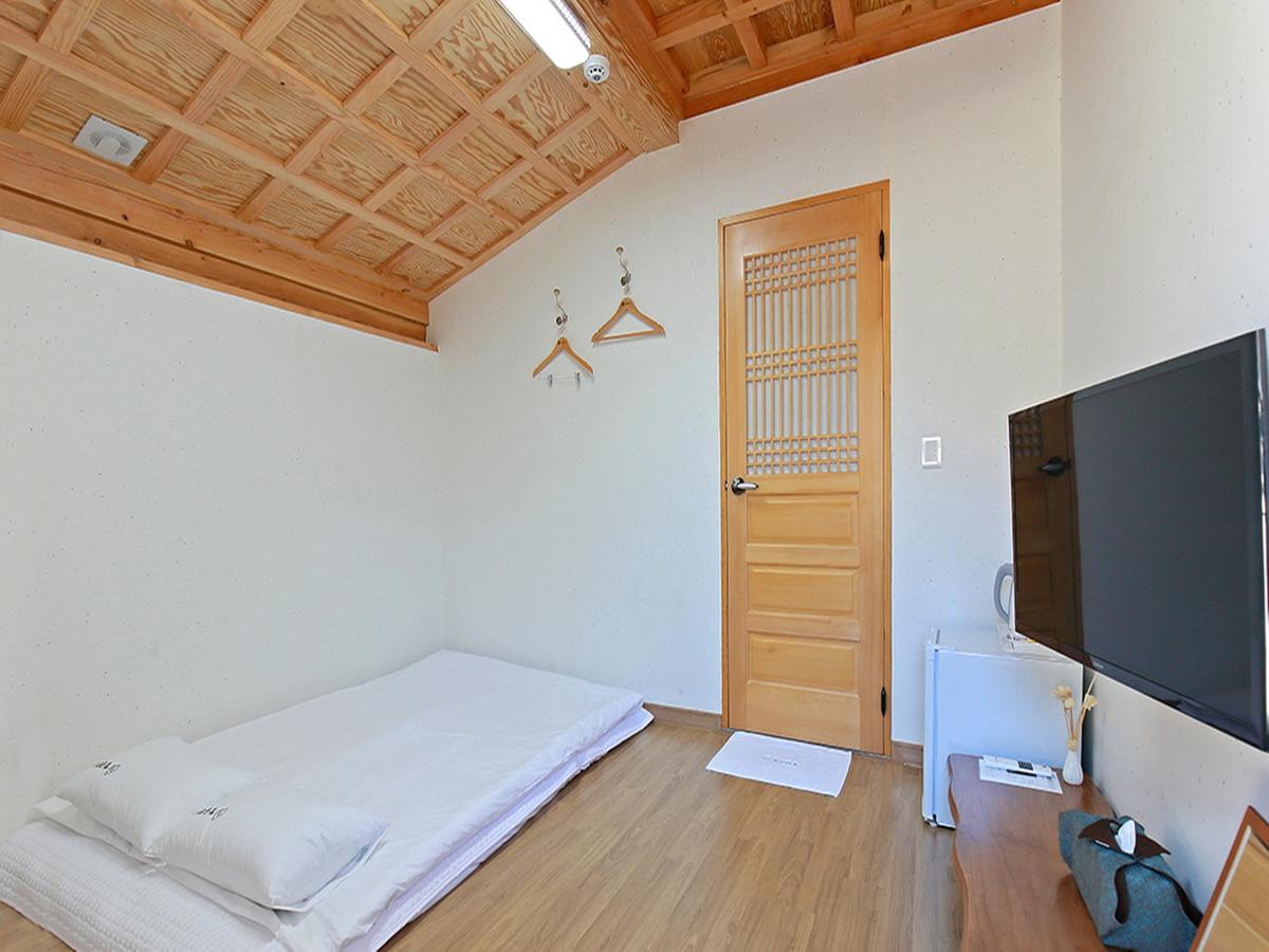 Cheonggong Hanok Stay Кьонджу Екстер'єр фото